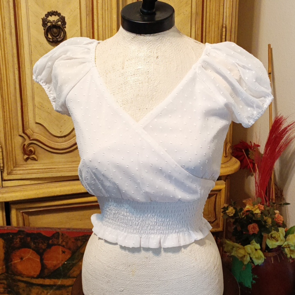 Womens Crop Blouse Sz M PENELOPE White Low front Fancy shortsleeve Elastic